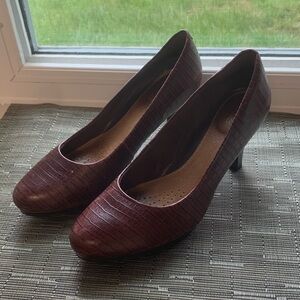Clarks Red Heels Classic Pumps